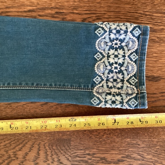 White House Black Market (WHBM) Embroidered Hem The Skinny Crop Jeans Boho - Picture 12 of 14